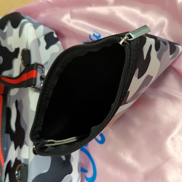 Grey Camo Neoprene Crossbody Purse Brand New - Picture 13 of 15